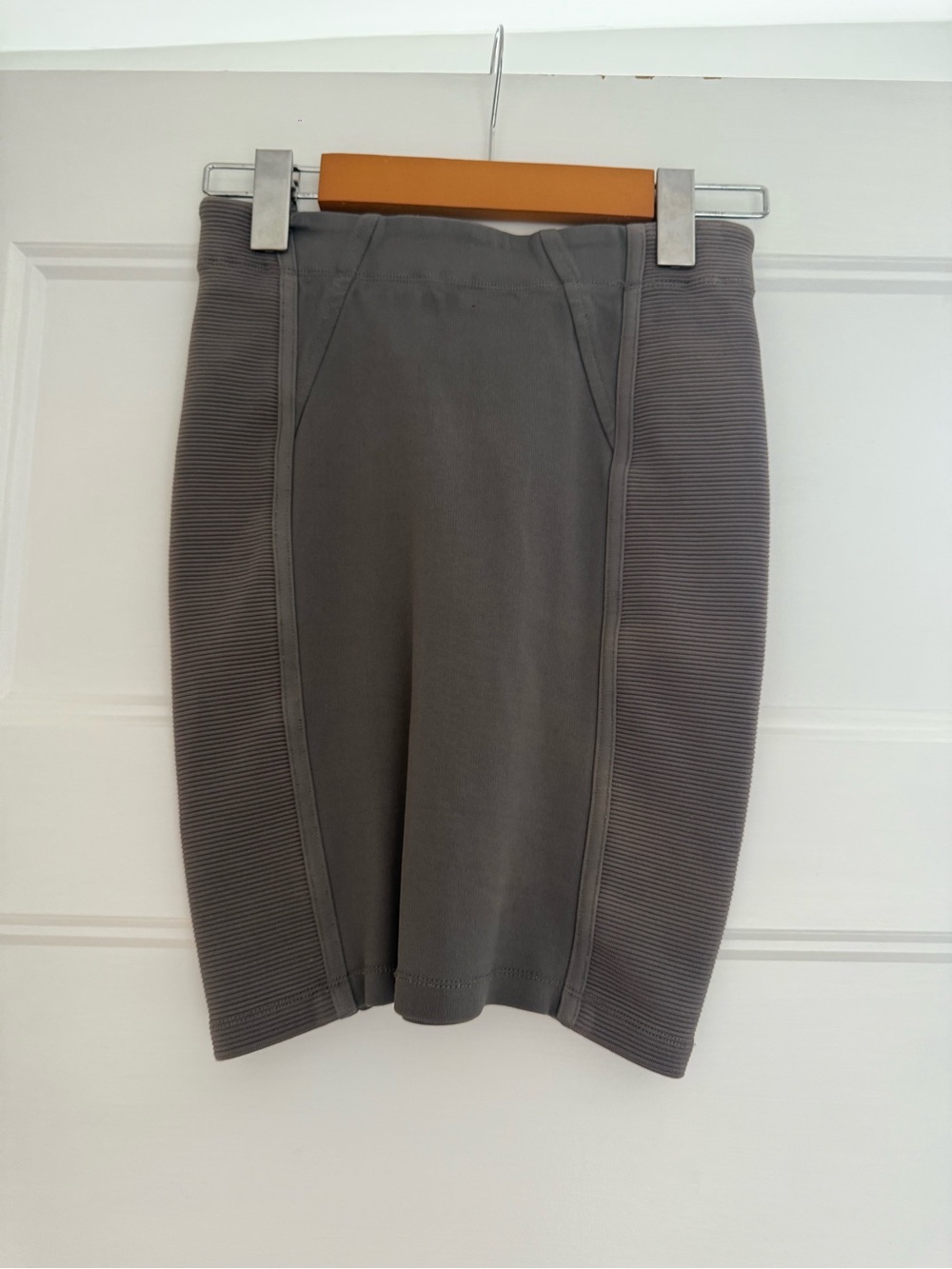 BCBGMaxAzria Gray Ribbed-Panel Pencil Skirt